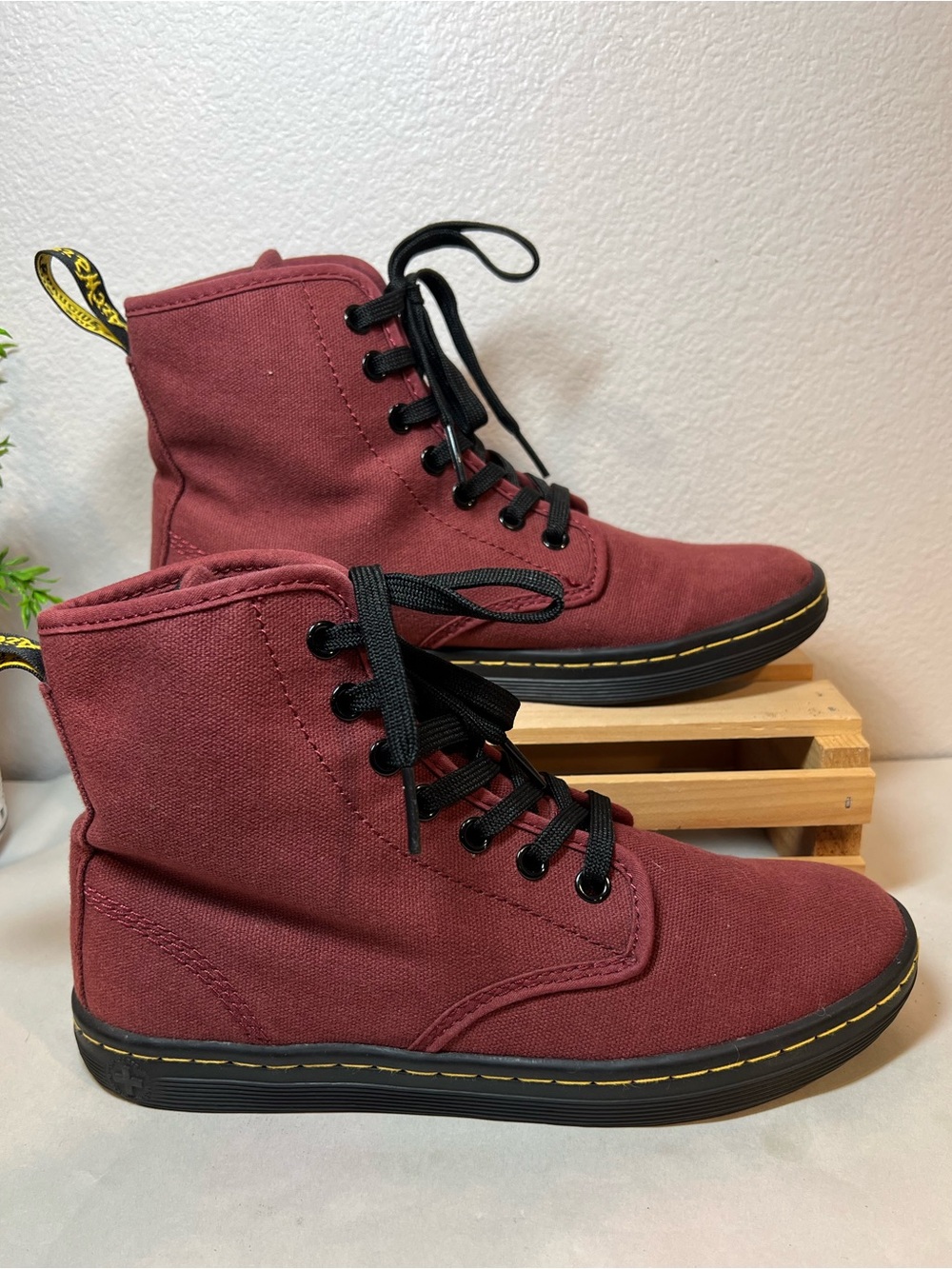 EUC Dr. Martens Shoreditch Burgundy High-Top Canvas Lace-Up Shoes Size EU37/US6